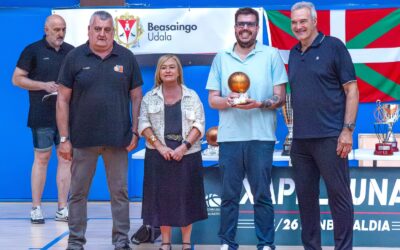 Luis Comendador, reconocido como Mejor Entrenador por la Federación Vasca de Baloncesto